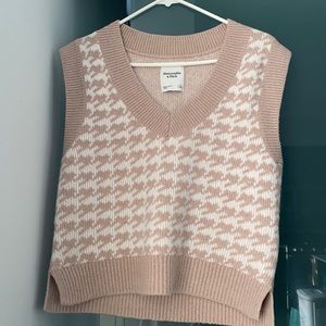 Brand new A&F houndstooth sweater vest